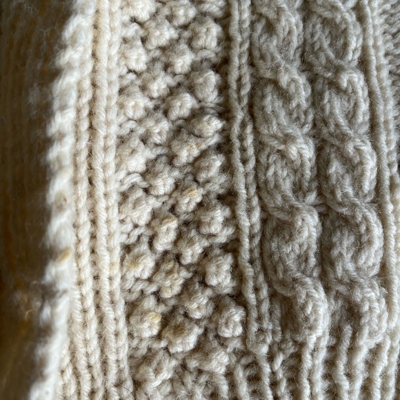 Handmade vintage fisherman’s cable knit sweater with vintage buttons - Picture 7 of 16